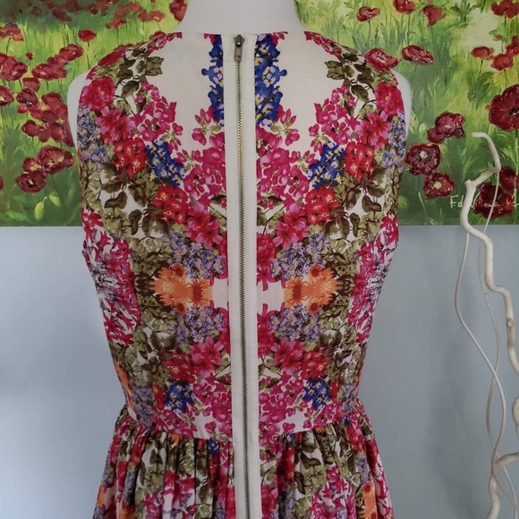 Gorgeous dress - Picture 8 of 13